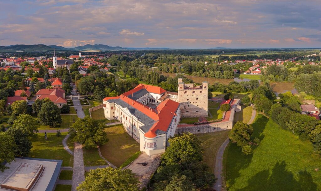 Fedezd fel Tokaj-Hegyalja varázslatos borvidékét: Tokaj - A Borok Királysága