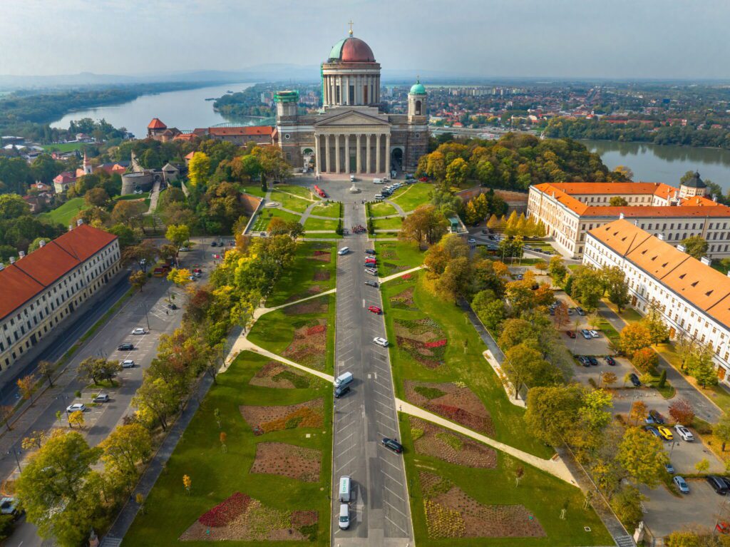 Játssz velünk, és nyerj őszi pihenést a káprázatos Grand Hotel Esztergomba!