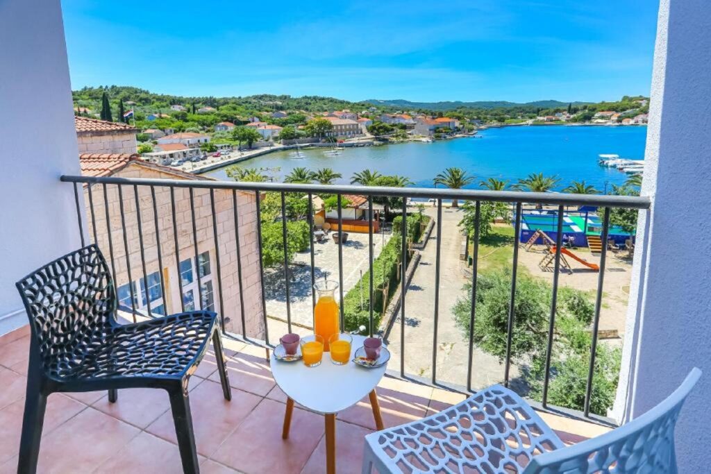 Ezért szeret bele mindenki a horvát szigetbe – Korčula látnivalók, strandok és szállástippek egy helyen