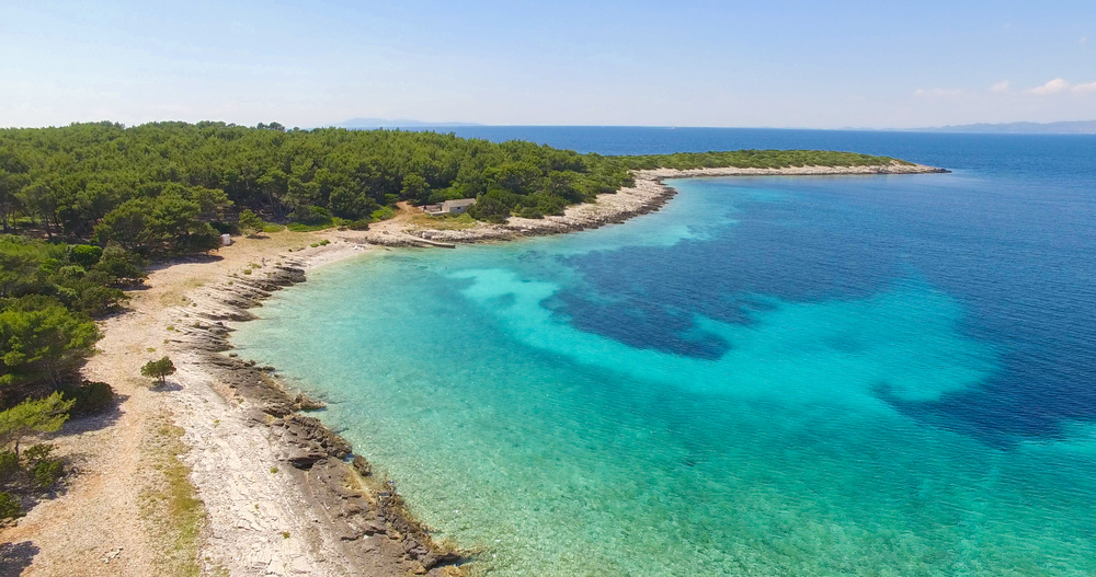 Ezért szeret bele mindenki a horvát szigetbe – Korčula látnivalók, strandok és szállástippek egy helyen