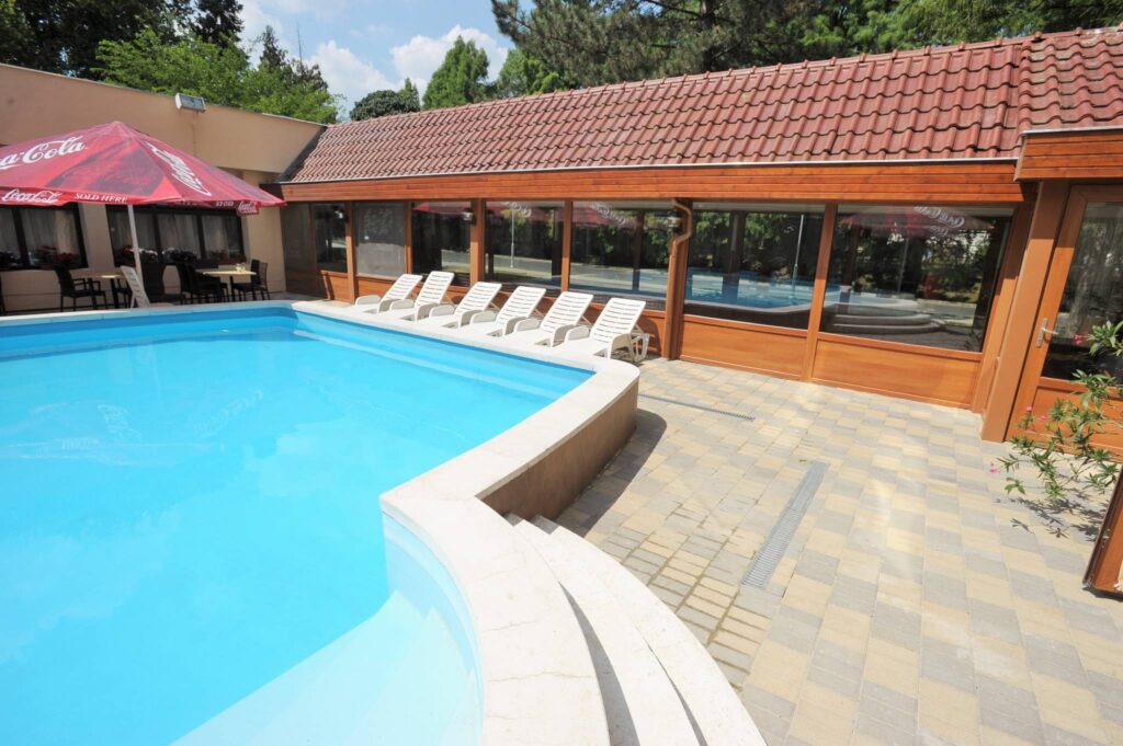 Vár a nyár Gyulán! – Top 8 hűsítő gyulai hotel, ahol lehorgonyoznál a nyárra