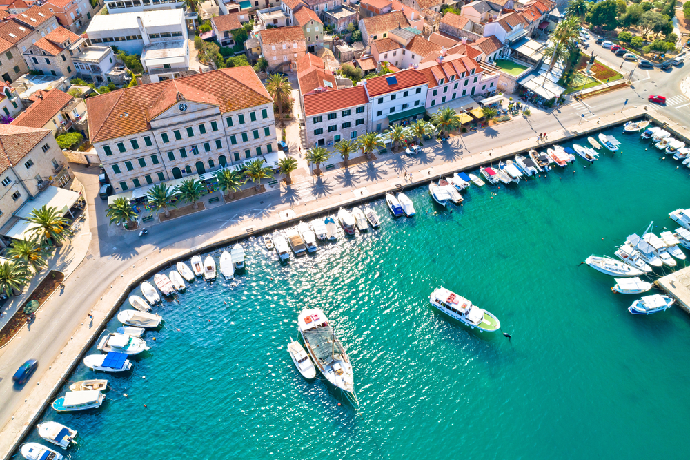 Ezért szeret bele mindenki a horvát szigetbe – Korčula látnivalók, strandok és szállástippek egy helyen