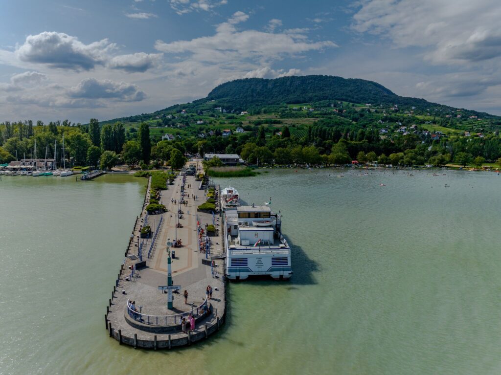 A Balaton titkos toszkán édenkertje: Folly Arborétum (+ szállásajánló)