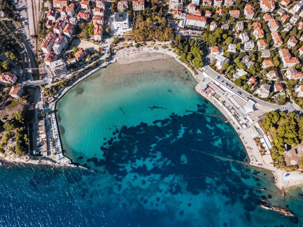 Top horvátországi strandok – homokos, köves és sziklás tengerpartok, amiket látnod kell az Adrián