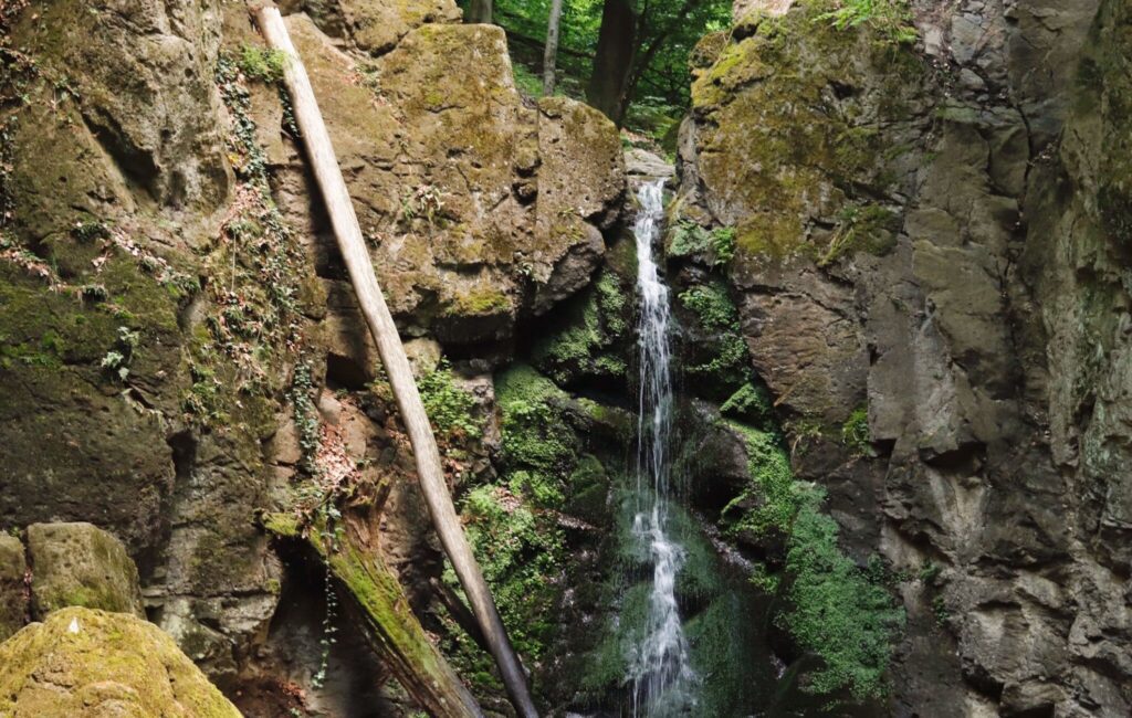 Hűsölj a természetben! Top 10 magyarországi vízesés és forrás, amit látnod kell idén nyáron