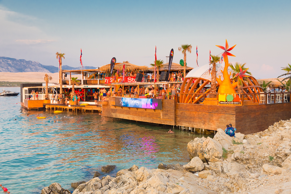 A horvát Ibiza, ahol egész Európa bulizik: Zrće Beach