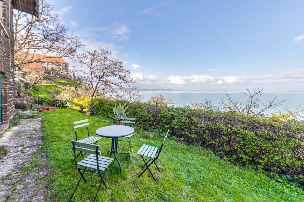 A legextrémebb balatoni helyek számokban - 10 balatoni „leg”, ami garantáltan meglep