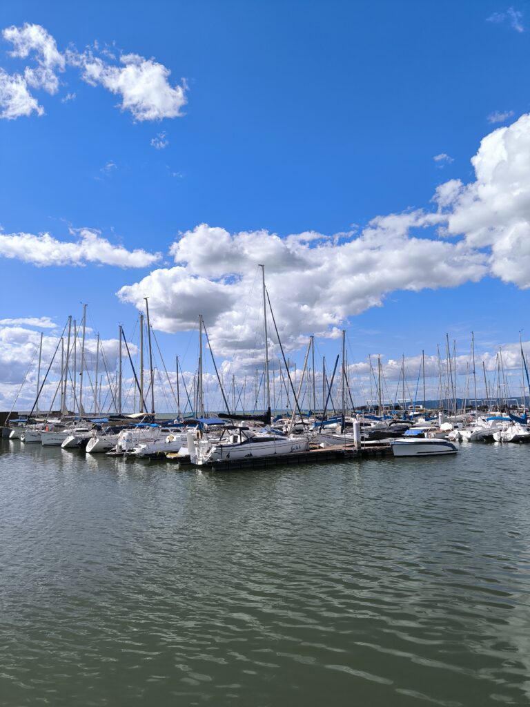 Somogyország retró élménye: Teszteld a Balatonfenyvesi Kisvasút útvonalait! 