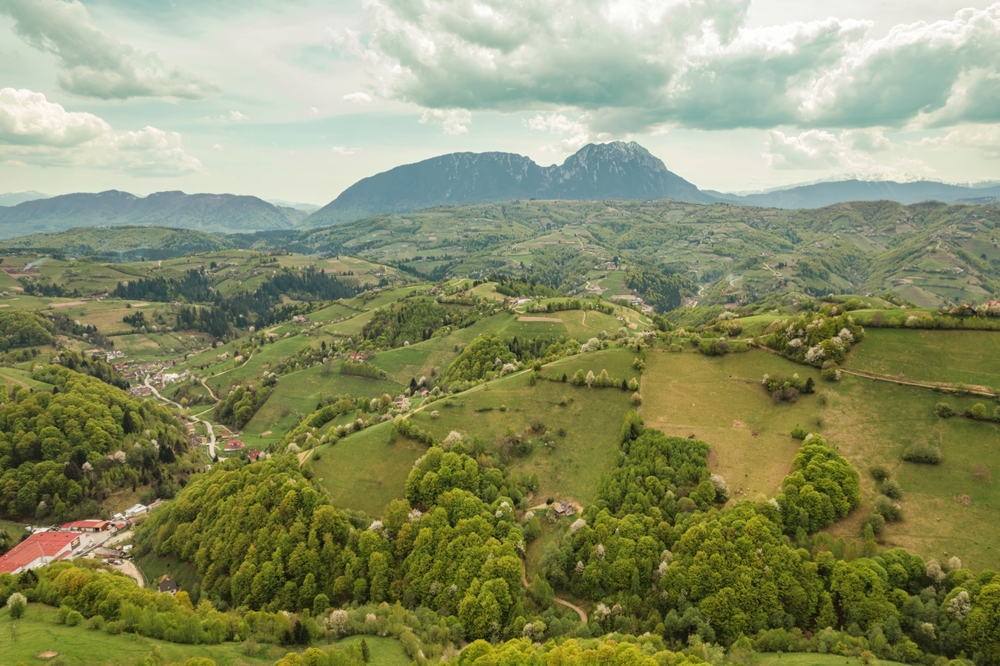 Repülj 1 órát a hegyek ölelésébe! Top 10 erdélyi wellness szállás kirándulástippekkel
