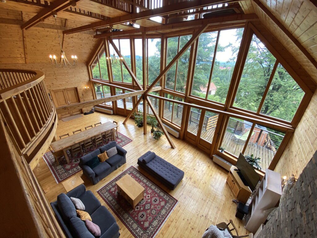 Repülj 1 órát a hegyek ölelésébe! Top 10 erdélyi wellness szállás kirándulástippekkel