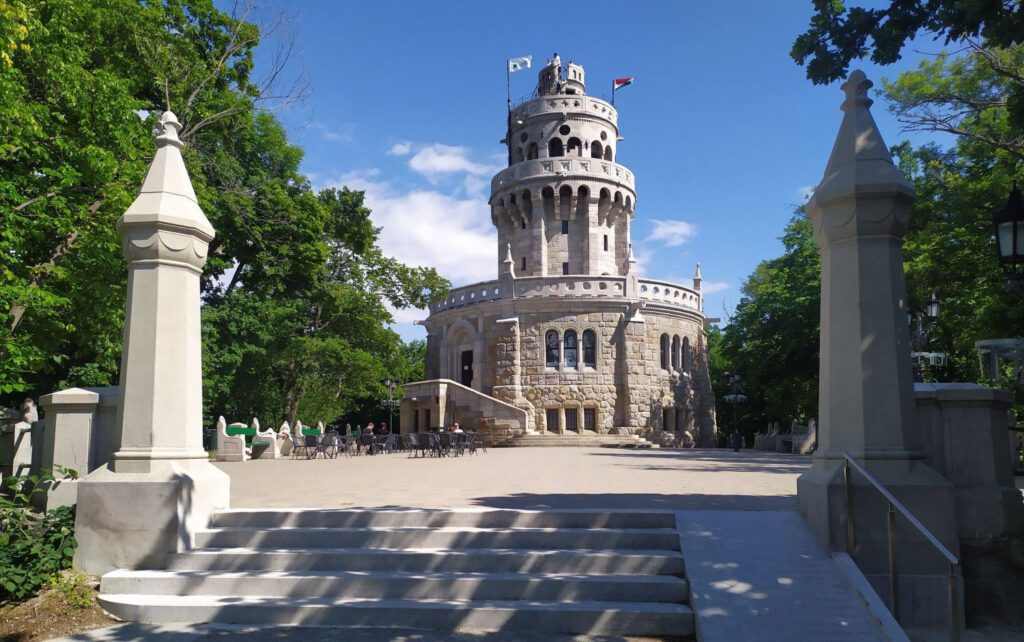 Megállótól megállóig: 10 budapesti autómentes kirándulás színes élményekkel