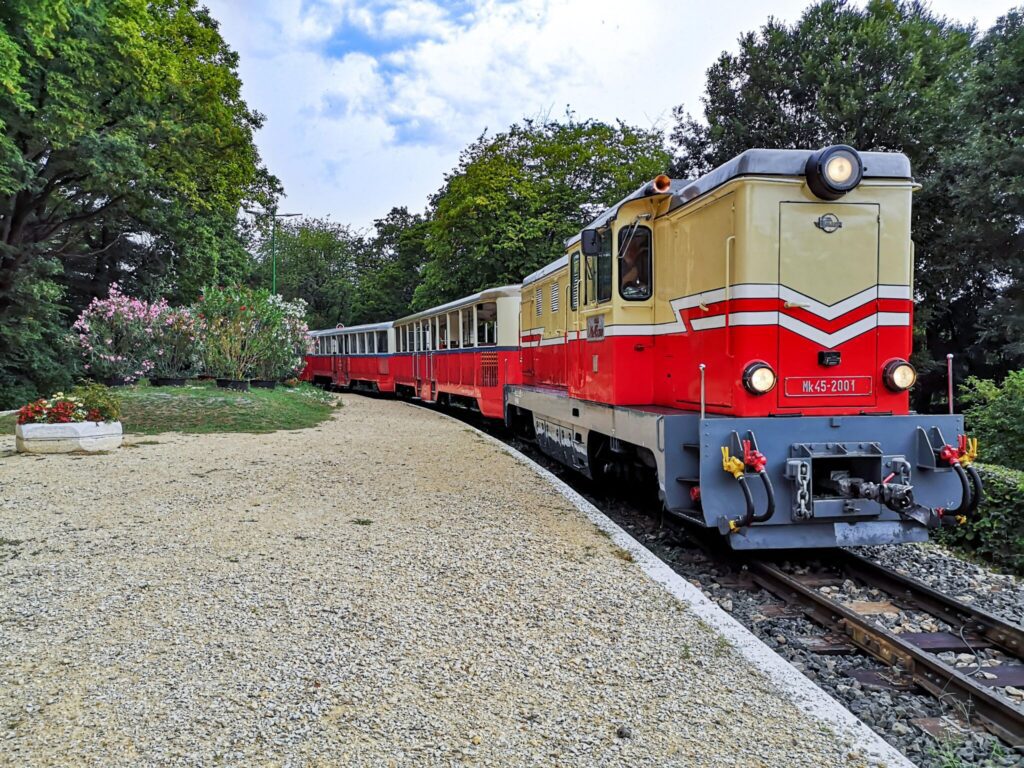 Somogyország retró élménye: Teszteld a Balatonfenyvesi Kisvasút útvonalait! 