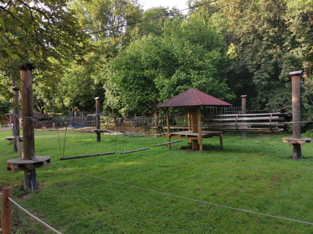 Őszi kalandlista: Függőhidak, csúszópályák és kalandparkok kicsiknek és nagyoknak