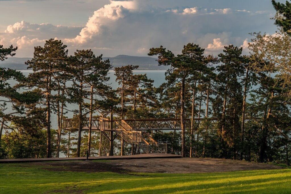 Kilátás, kaland, Balaton - Elvarázsol a balatonboglári lombkoronasétány!