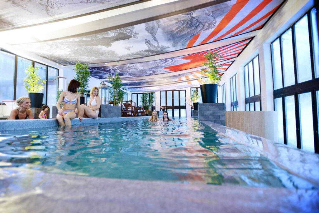 Így hozd ki a legtöbbet a hosszú hétvégi wellnessből gyerekkel: szállások medencével, játszószobával, játszótérrel