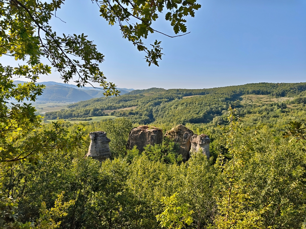 Sárkányok kertje: Mítoszok, sziklák és túra az erdélyi dombok között