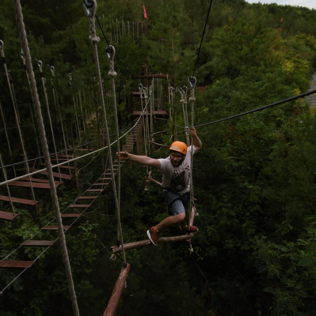 Őszi kalandlista: Függőhidak, csúszópályák és kalandparkok kicsiknek és nagyoknak