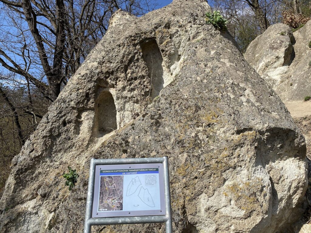 Rejtélyes kőoszlopok és ősi legendák – Így fedezd fel a szomolyai kaptárköveket