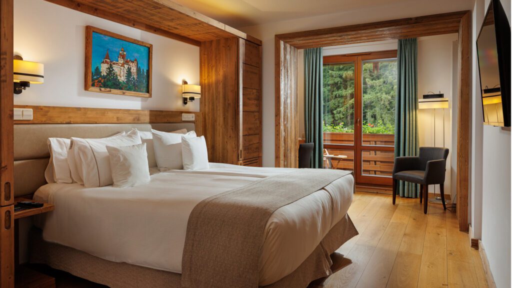 Repülj 1 órát a hegyek ölelésébe! Top 10 erdélyi wellness szállás kirándulástippekkel