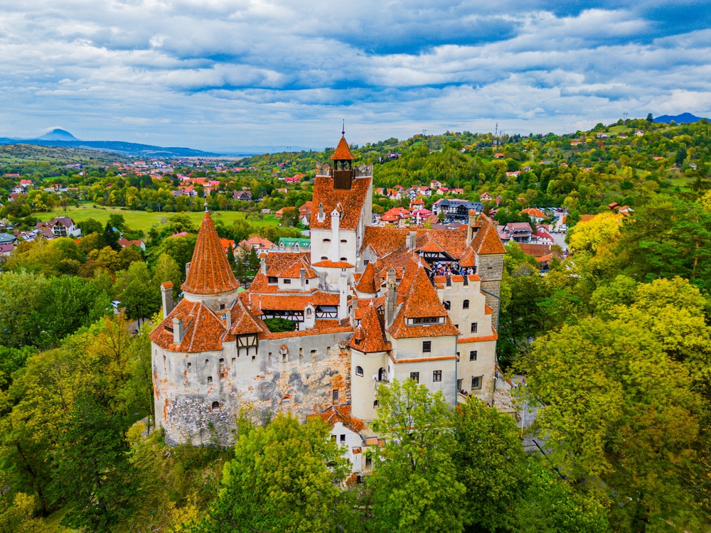 Repülj 1 órát a hegyek ölelésébe! Top 10 erdélyi wellness szállás kirándulástippekkel