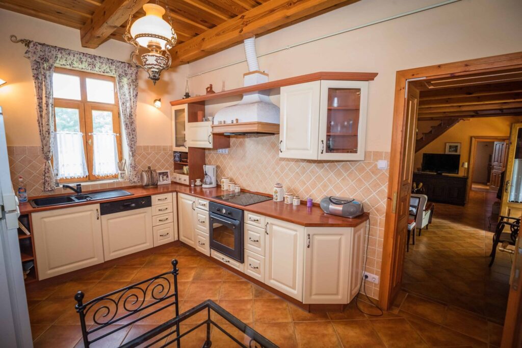 Csak bátraknak! Ezek a leghátborzongatóbb szellemkastélyok Magyarországon