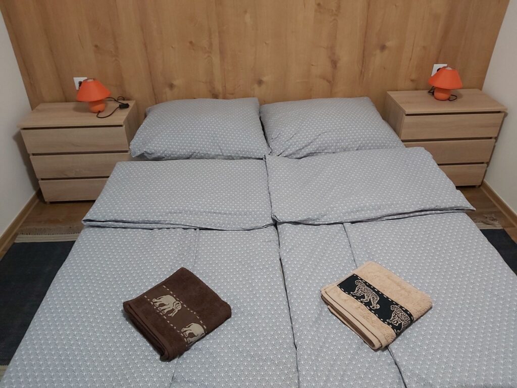 Lösz-szurdik tanösvények – Csontok, barlanglakások, bor és panoráma Szekszárdon  