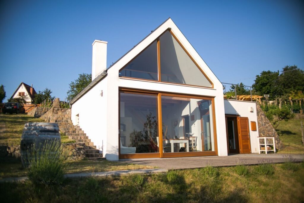 Lösz-szurdik tanösvények – Csontok, barlanglakások, bor és panoráma Szekszárdon  