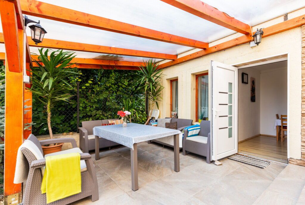 Mesébe illő falucska a hegyek és a Duna között: irány Zebegény!