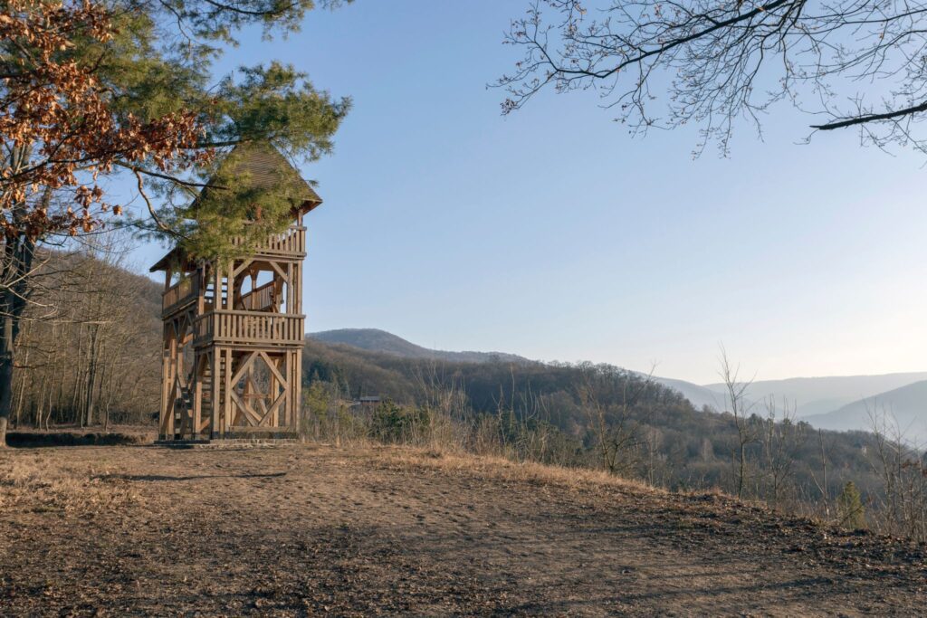 Mesébe illő falucska a hegyek és a Duna között: irány Zebegény!