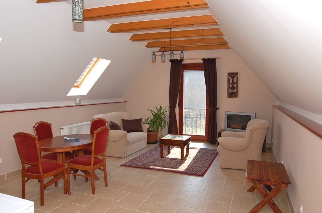 Misztikus szurdok új köntösben: megújult a Pilis egyik legkülönlegesebb célpontja, a Holdvilág-árok