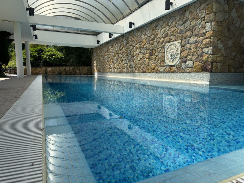 Mesébe illő falucska a hegyek és a Duna között: irány Zebegény!