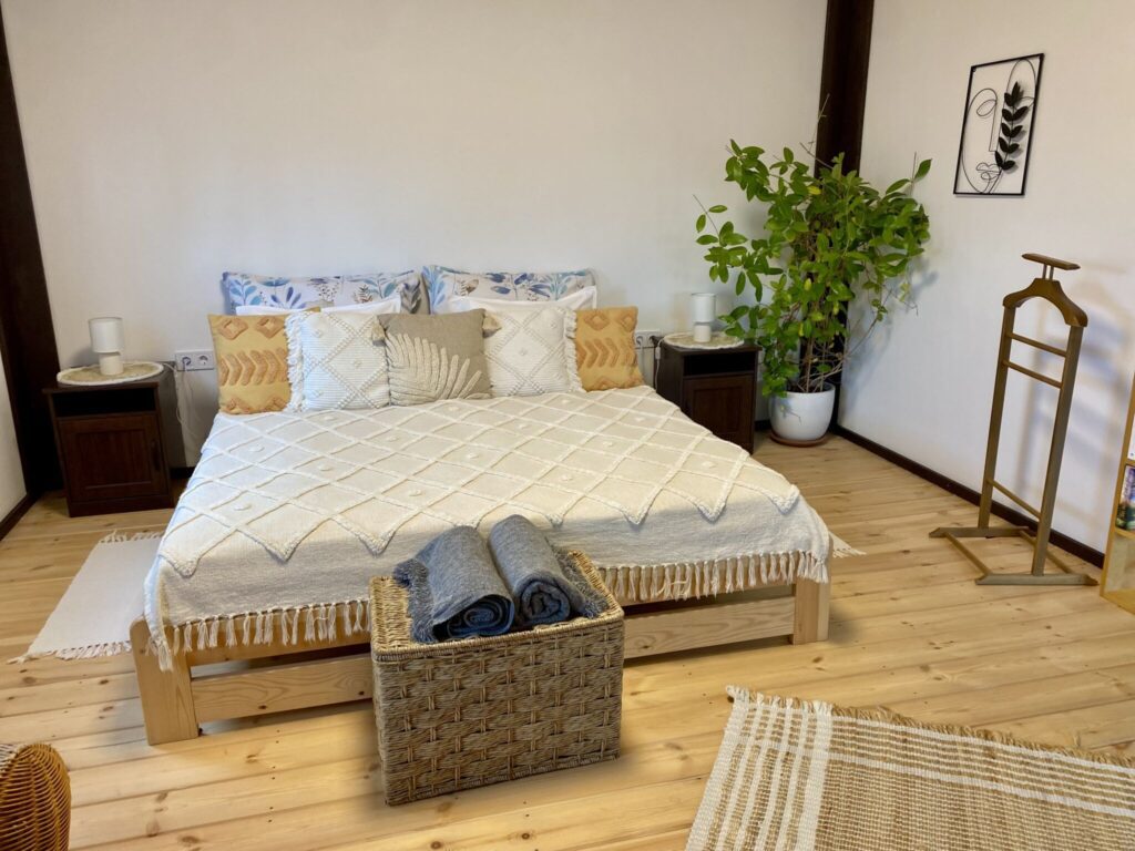 Mesébe illő falucska a hegyek és a Duna között: irány Zebegény!