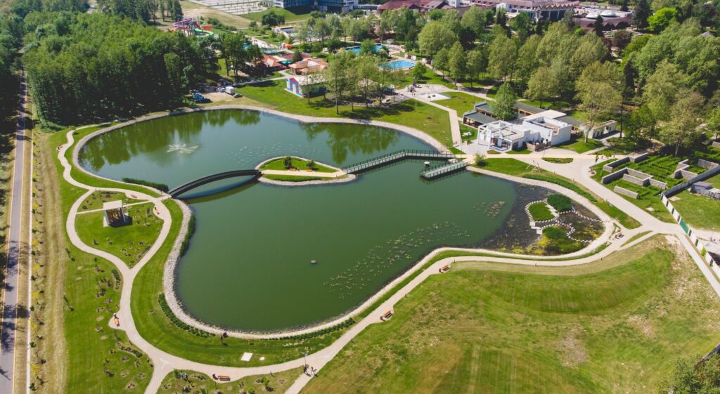Ezért kihagyhatatlan élmény és látnivaló a Zalakarosi Ökopart