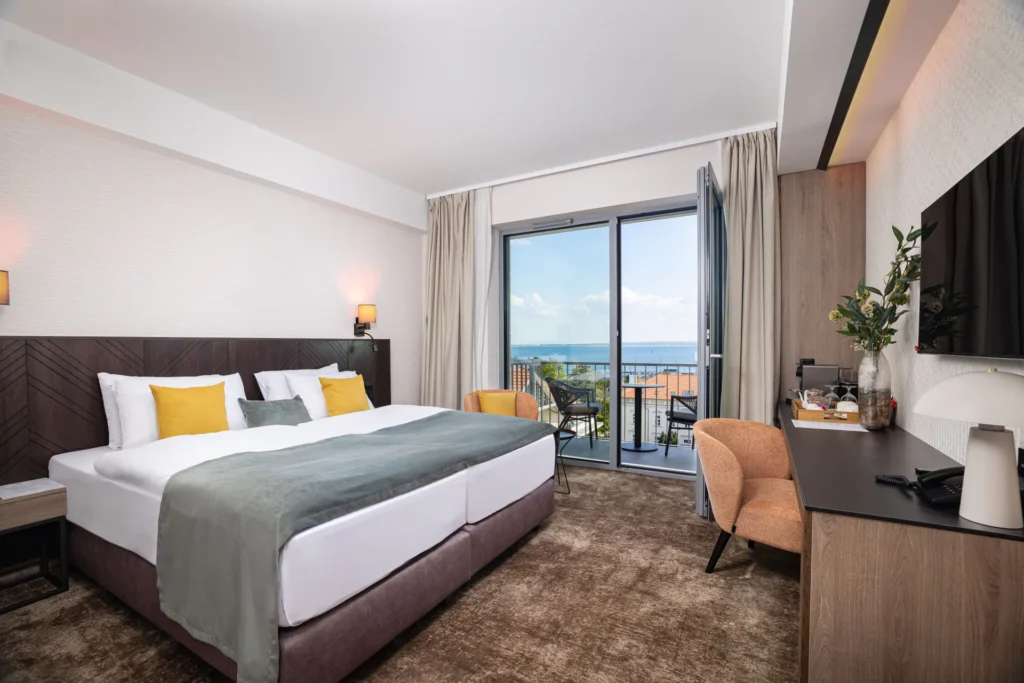 modern és letisztult stílus az egyik hotelszobában